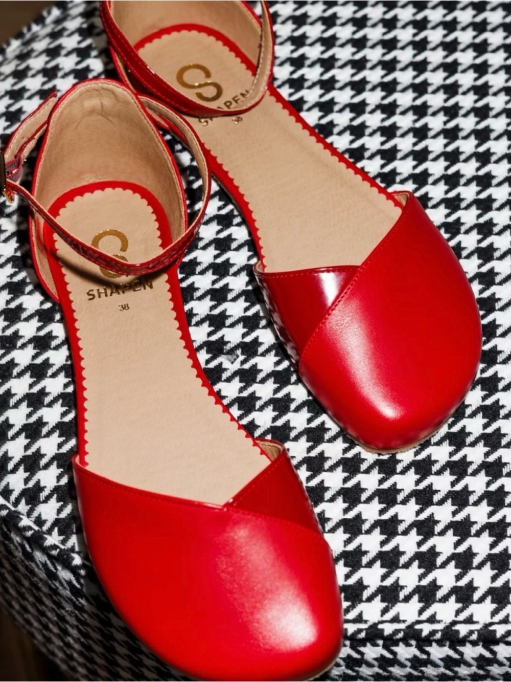 Shapen barefoot POPPY barefoot Mary Jane flats shoes In Cherry red Women’s sz 41